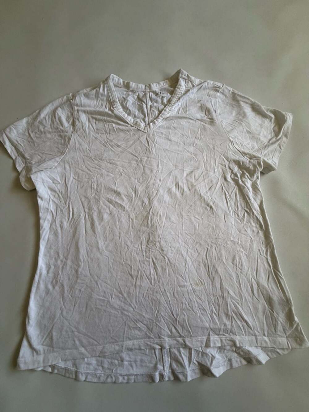 BCG Women's White V-Neck Short Sleeve Casual T-Shirt Size L with Stains